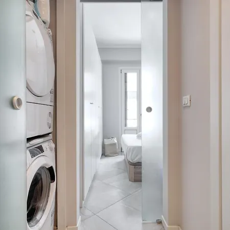 Joivy Modern Centre Flat Milán